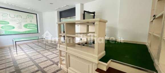 Propiedad comercial de 2 habitaciónes en Sarnico, Italy No. 262559 5