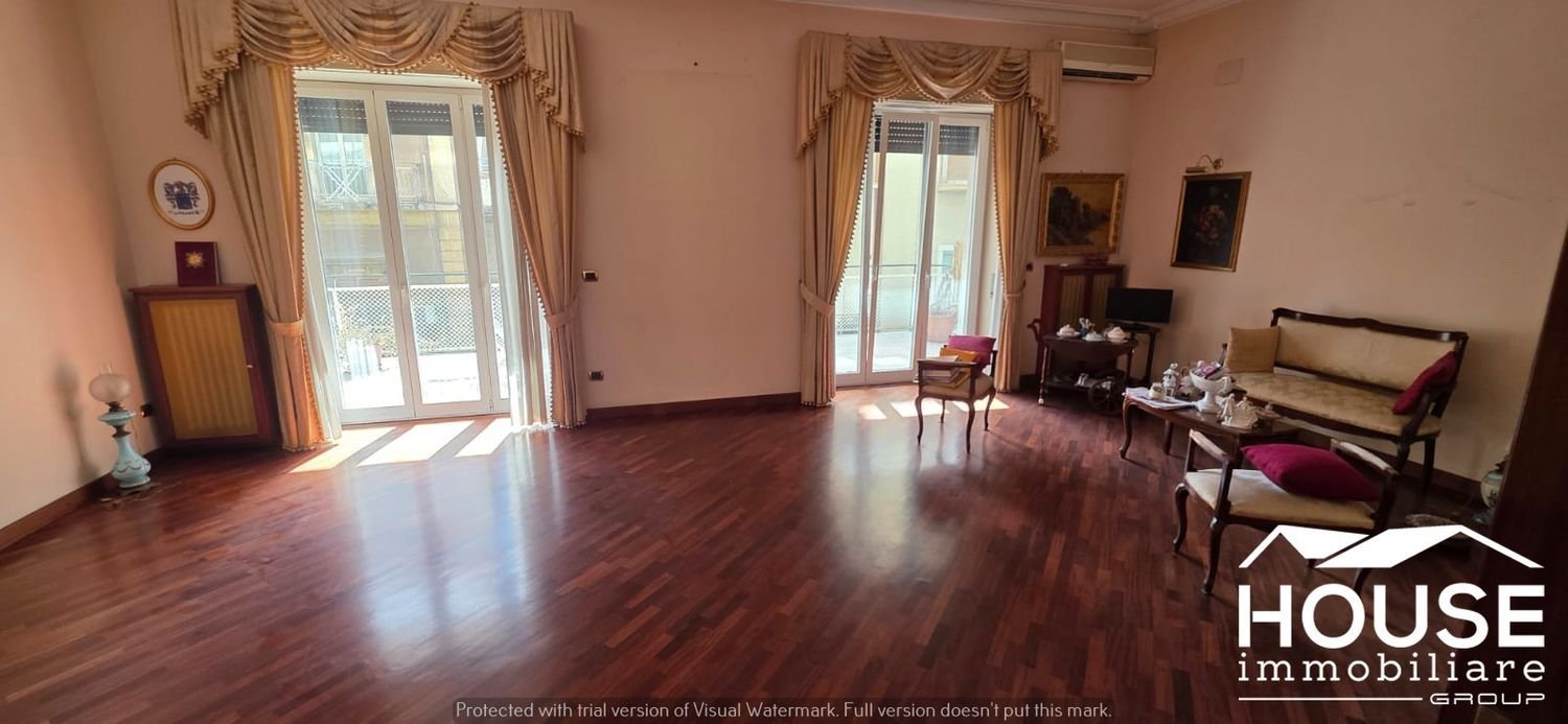Apartamento de 7 habitaciónes en Catania, Italy No. 259696