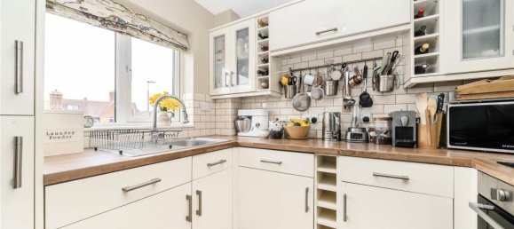 2 bedrooms Apartment in London, United Kingdom No. 12960 2