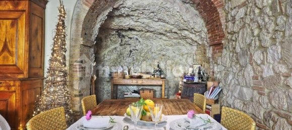 4 bedrooms House in Rosignano Marittimo, Italy No. 221458 13