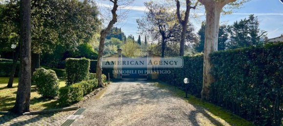 9 rooms Apartment in Florence, Italy No. 34717 3