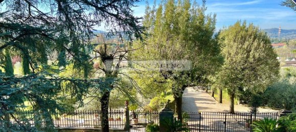 9 rooms Apartment in Florence, Italy No. 34717 5