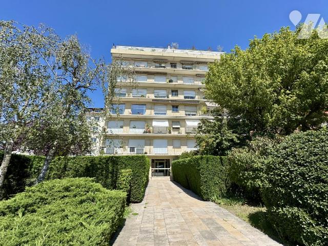 2 bedrooms Apartment in Bois-Colombes, France No. 322763