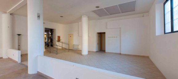 2 rooms Commercial property in Poggibonsi, Italy No. 14248 11