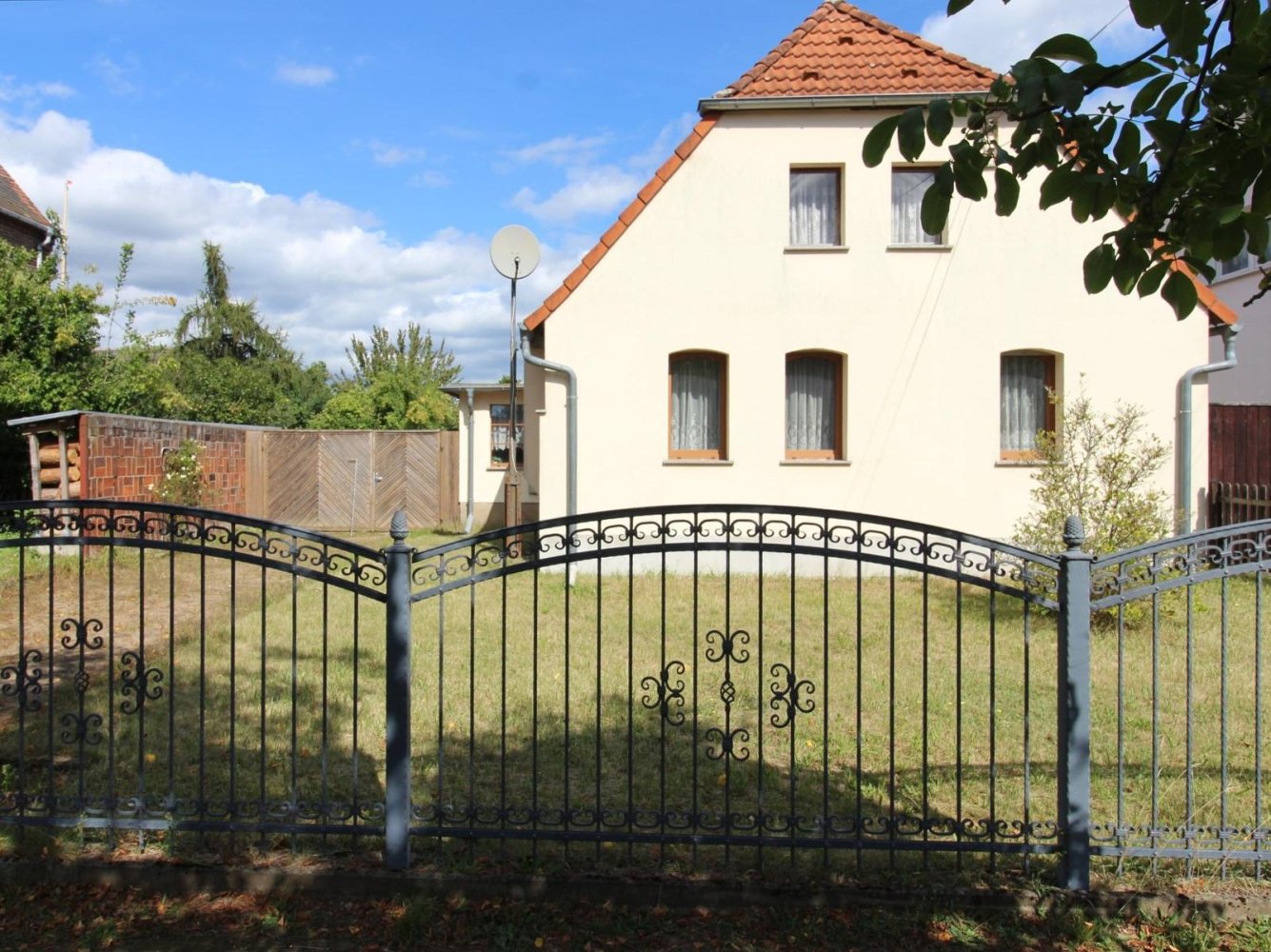 Casa de 3 habitaciónes en Saxony-Anhalt, Germany No. 372064