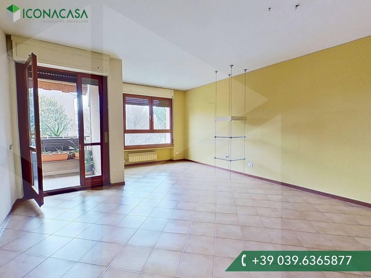 Квартира с 4 комнатами в Монца, Италия № 26718