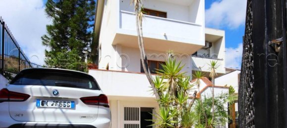 3 bedrooms Villa in Palermo, Italy No. 266641 16