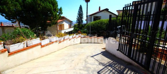 3 bedrooms Villa in Palermo, Italy No. 266641 3