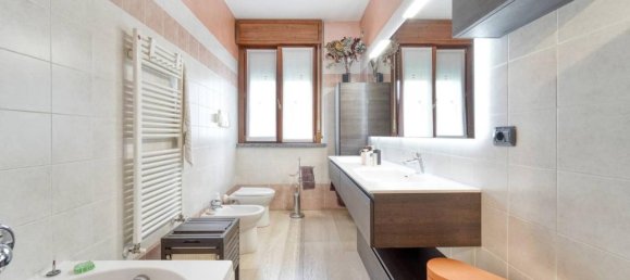 4 rooms Apartment in Melegnano, Italy No. 19740 2