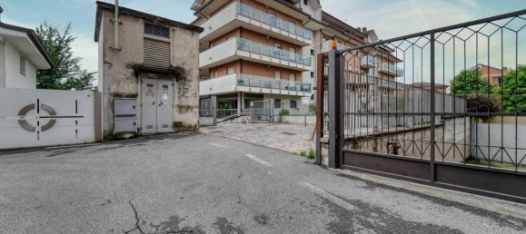 4 rooms Apartment in Melegnano, Italy No. 19740 13