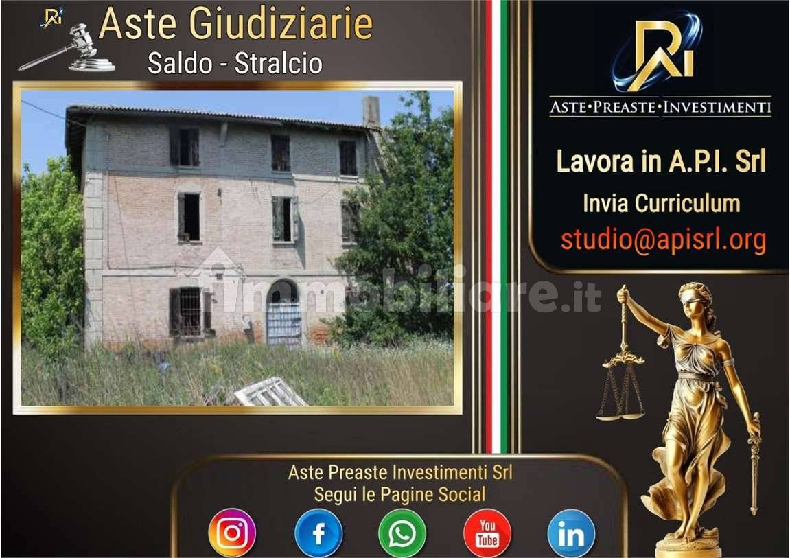 8 bedrooms House in Cento, Italy No. 300947