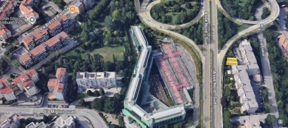 8 bedrooms House in Cento, Italy No. 300947 4