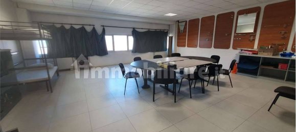 4-Zimmer Gewerbliche Immobilie in Como, Italy, Nr. 138186 8