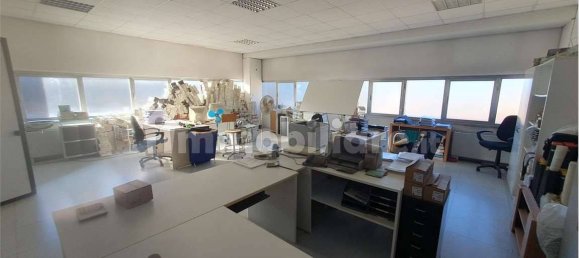 4-Zimmer Gewerbliche Immobilie in Como, Italy, Nr. 138186 5