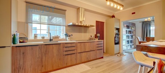 4 bedrooms Villa in Cascais, Portugal No. 102290 2