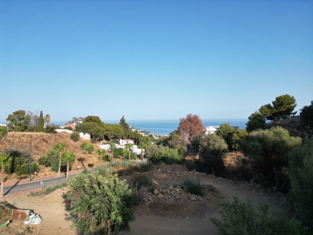 4 bedrooms Land in Benalmadena, Spain No. 146730