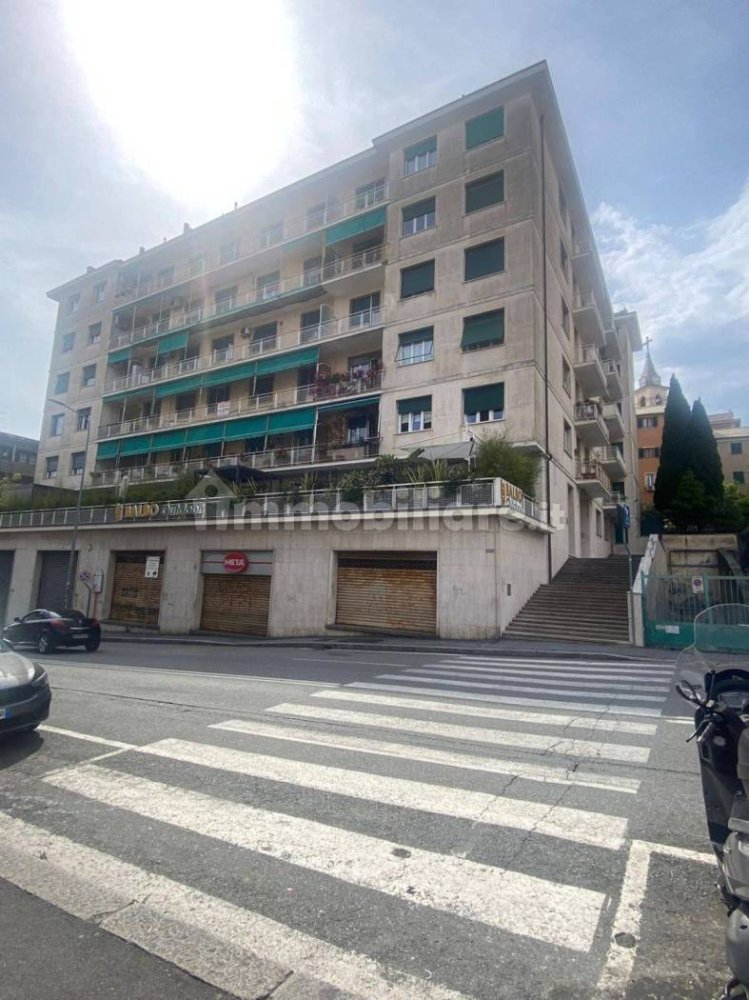 Apartamento de 2 dormitorios en Genoa, Italy No. 352404