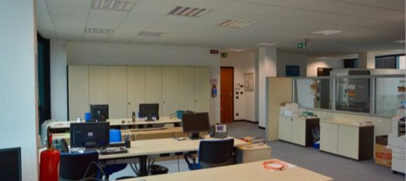 175m² Office in Bologna, Italy No. 166883 3