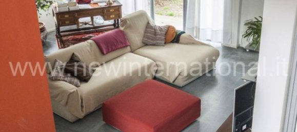 4 bedrooms Villa in Carrara, Italy No. 51776 13