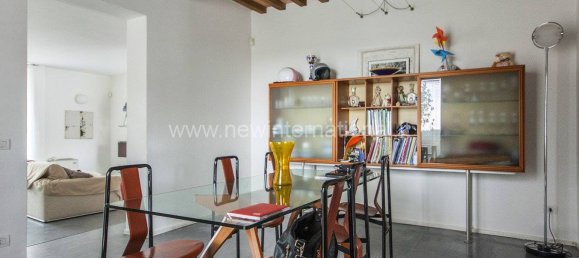 4 bedrooms Villa in Carrara, Italy No. 51776 8