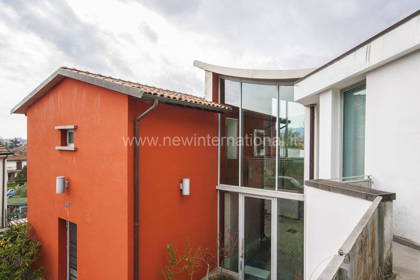 4 bedrooms Villa in Carrara, Italy No. 51776