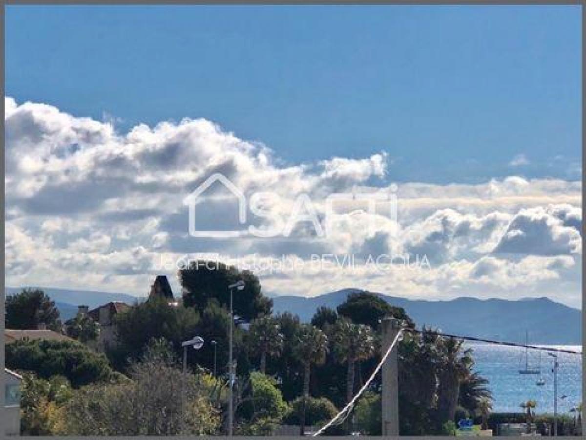 3 bedrooms Apartment in La Ciotat, France No. 15458