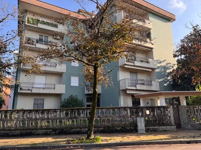 3 bedrooms Apartment in Rozzano, Italy No. 81350