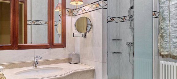 4 bedrooms Apartment in Paris, France No. 148536 17