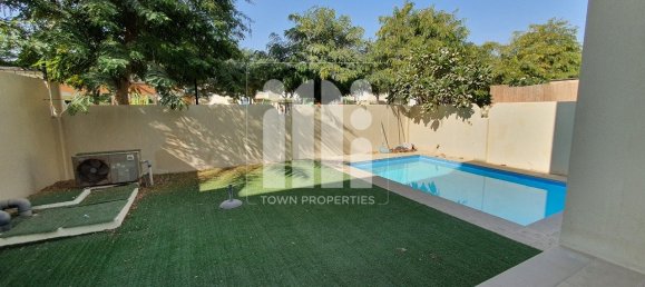 5 chambres Villa à Al Reef, UAE No. 946 12