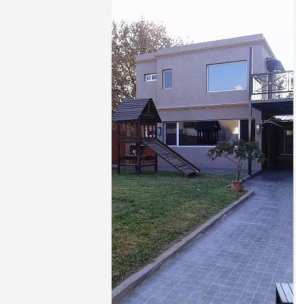 4 bedrooms House in Malvinas Argentinas, Argentina No. 69534