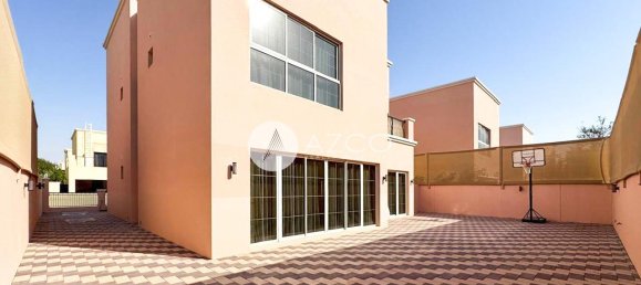 Villa de 4 dormitorios en Dubai, UAE No. 94071 3