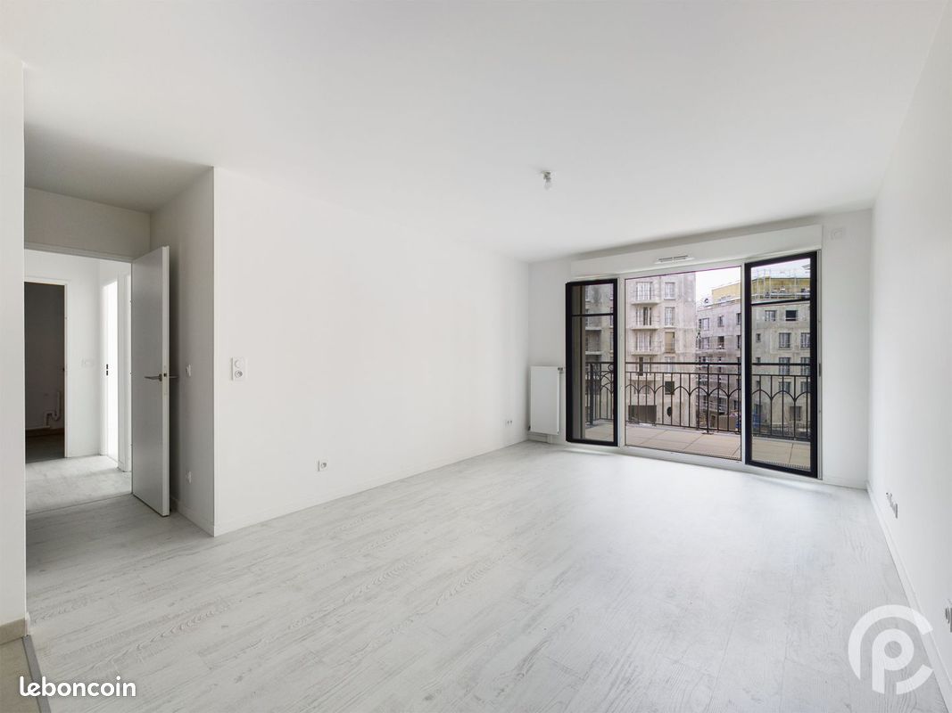 2 bedrooms Apartment in Clamart, France No. 168972