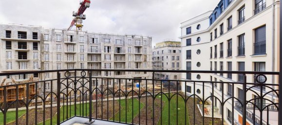 2 bedrooms Apartment in Clamart, France No. 168972 2