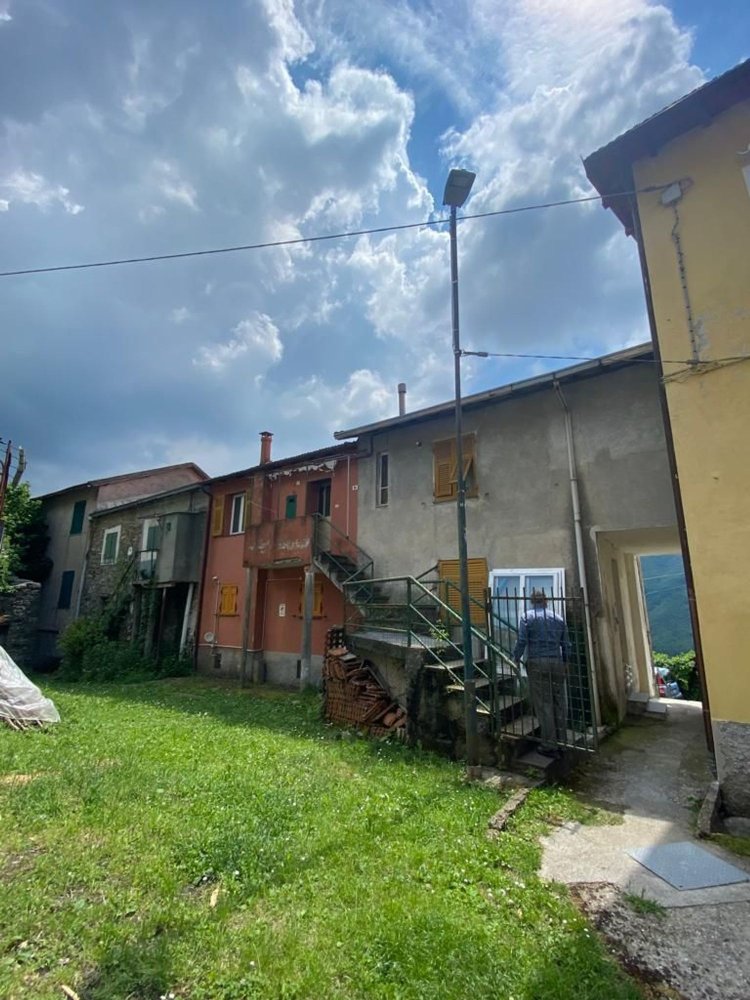 3 rooms House in Davagna, Italy No. 160810