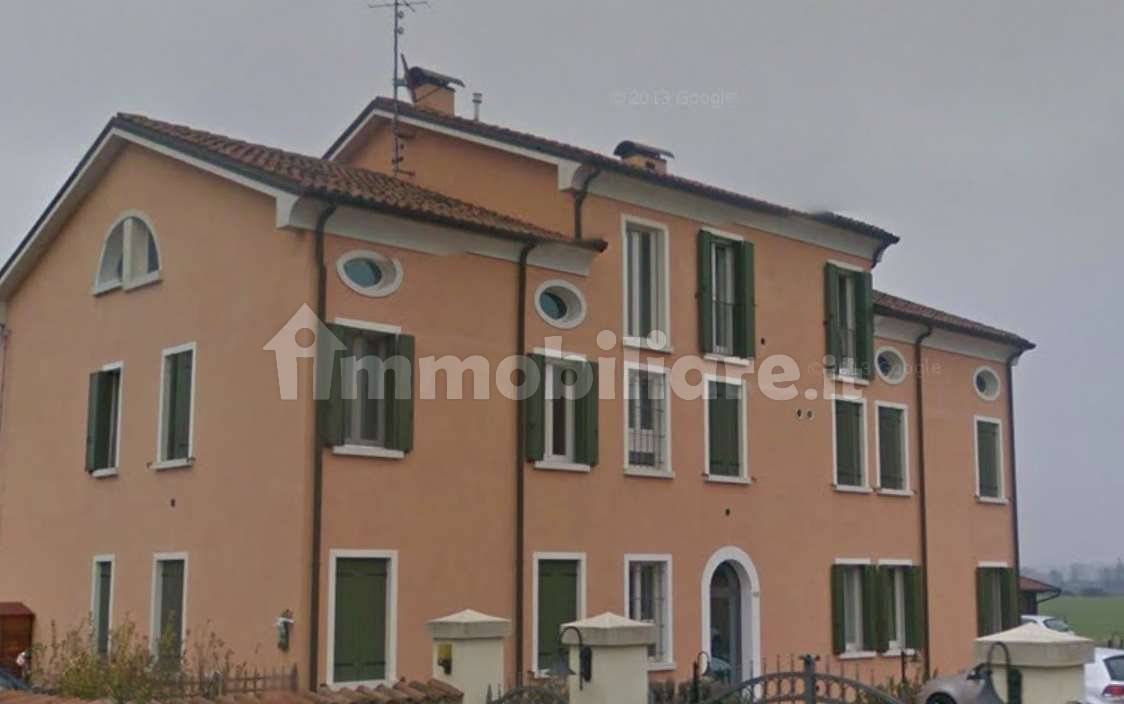 Apartamento de 2 dormitorios en Ferrara, Italy No. 388723