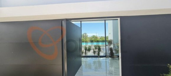 Villa de 4 dormitorios en Faro, Portugal No. 129067 3