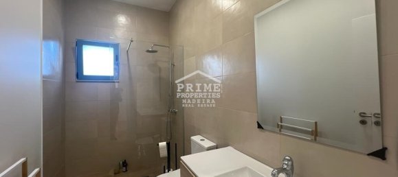 3 bedrooms Villa in Funchal, Portugal No. 145888 3