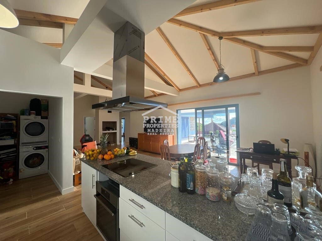 3 bedrooms Villa in Funchal, Portugal No. 145888