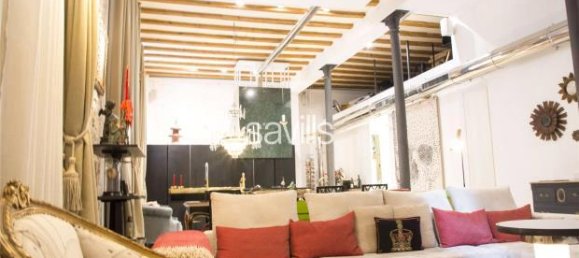 Apartamento de 3 dormitorios en Ciudad Vieja, Spain No. 182356 2