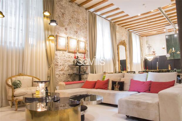 Apartamento de 3 dormitorios en Ciudad Vieja, Spain No. 182356