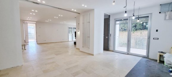 5 rooms Apartment in Caserta, Italy No. 136602 8