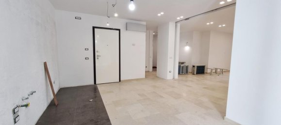 5 rooms Apartment in Caserta, Italy No. 136602 9