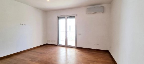 5 rooms Apartment in Caserta, Italy No. 136602 20
