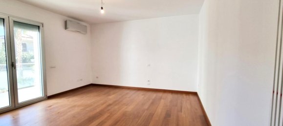5 rooms Apartment in Caserta, Italy No. 136602 19