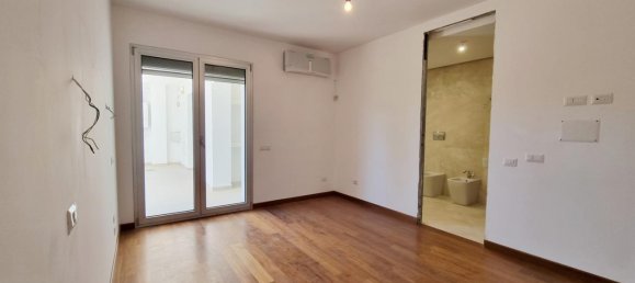 5 rooms Apartment in Caserta, Italy No. 136602 10