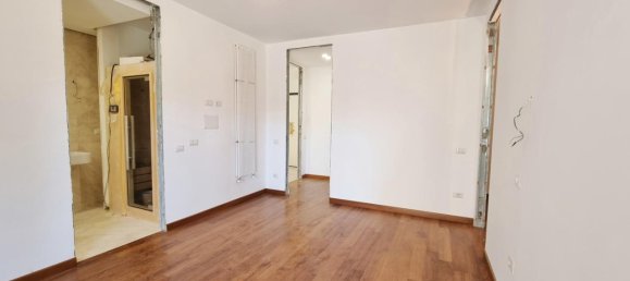 5 rooms Apartment in Caserta, Italy No. 136602 11