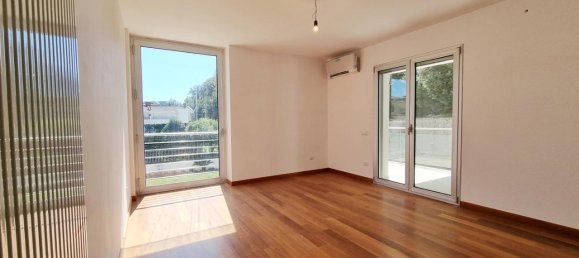 5 rooms Apartment in Caserta, Italy No. 136602 17