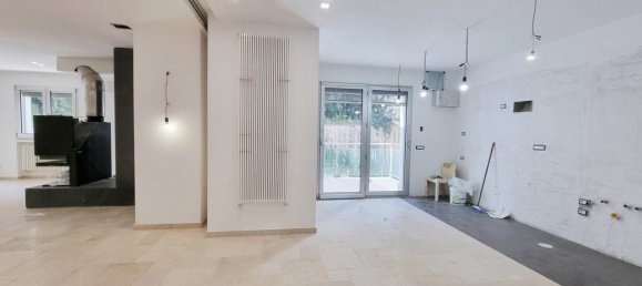 5 rooms Apartment in Caserta, Italy No. 136602 7