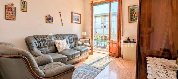 Casa de 4 dormitorios en Carrara, Italy No. 45691 45