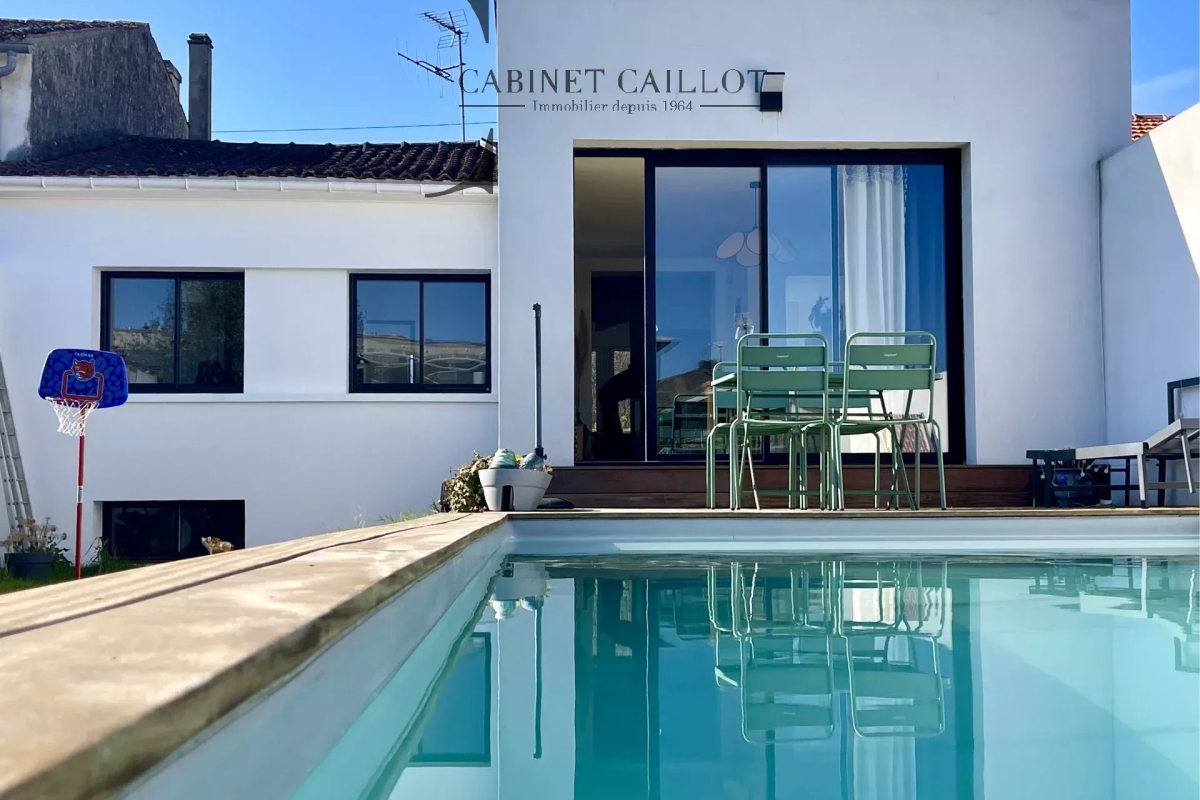 Casa de 3 dormitorios en Saintes, France No. 319892